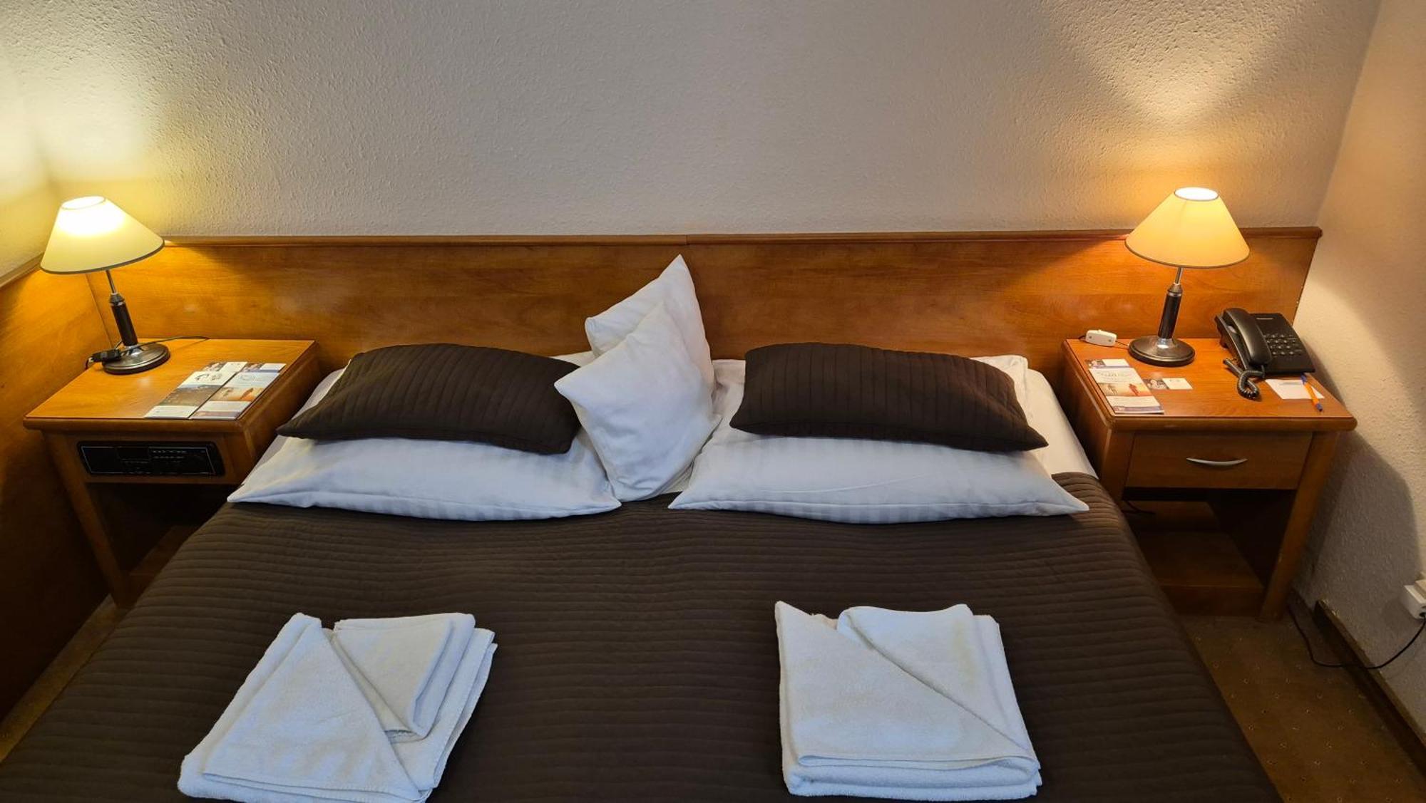 Hotel Bast Wellness & Spa Иновроцлав Экстерьер фото